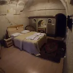 Falcon Cave Ξενοδοχείο 2*