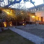 Ξενοδοχείο Falcon Cave 2*