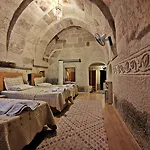Falcon Cave 2* Γκόρεμε
