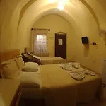 Ξενοδοχείο Falcon Cave 2*