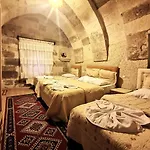 Ξενοδοχείο Falcon Cave 2*