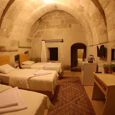 Falcon Cave Hotell 2*