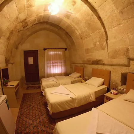 Falcon Cave Hotell