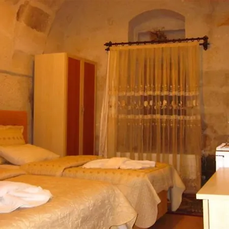 Falcon Cave Otel