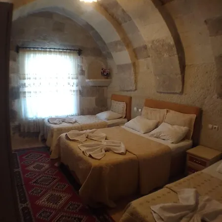 Falcon Cave Hotell
