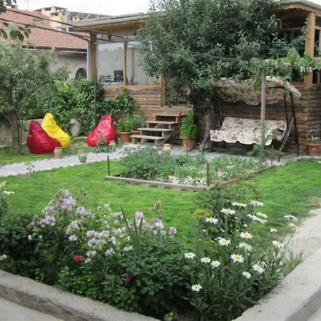 Falcon Cave Hotell 2*