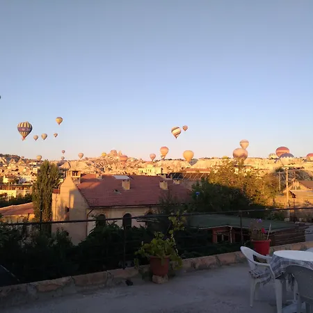Falcon Cave Hotell