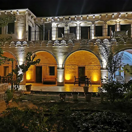 Falcon Cave Hotell