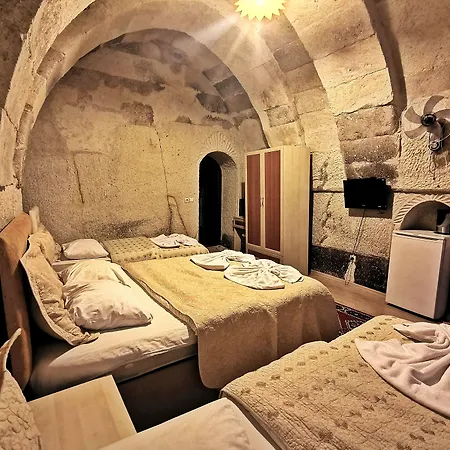 Falcon Cave Hotell 2*