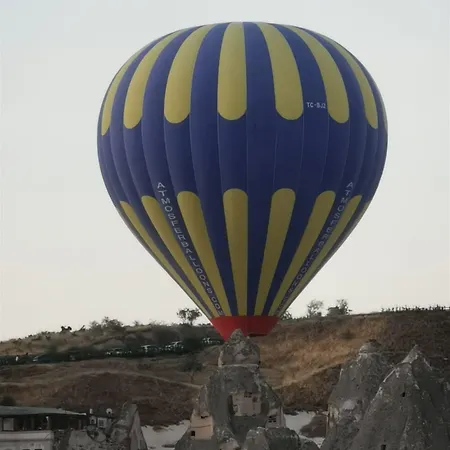 Falcon Cave Hotell