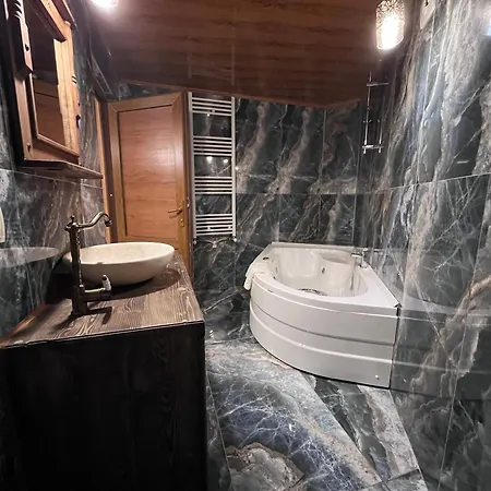 Falcon Cave Hotel 2*