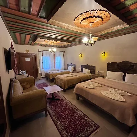 Falcon Cave Hotell