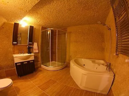 Falcon Cave Hotell 2*