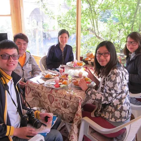 Hotell Falcon Cave