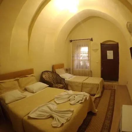 Falcon Cave Otel 2*