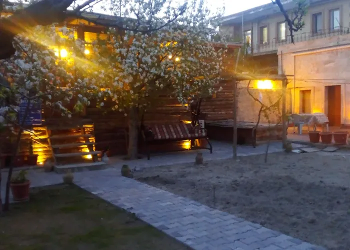 ホテル ファルコン ケイヴ スイーツ 2*