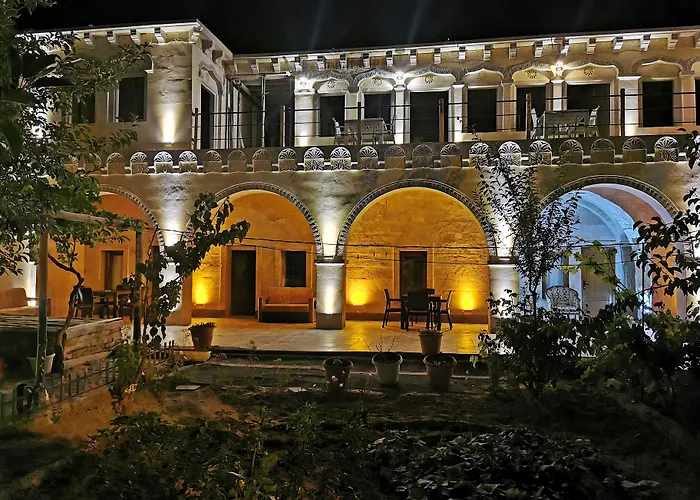 ファルコン ケイヴ スイーツ ホテル