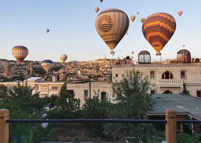 ホテル ファルコン ケイヴ スイーツ 2*