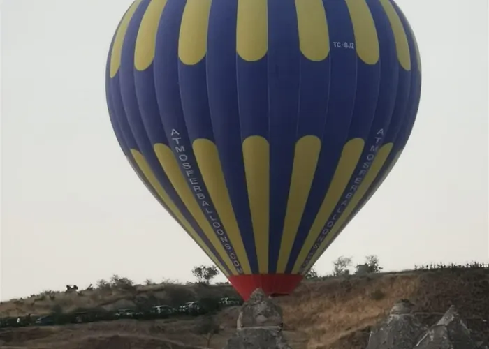 ファルコン ケイヴ スイーツ ホテル