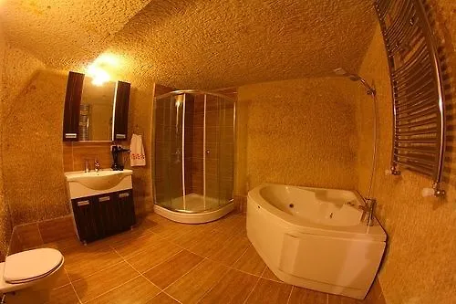 Falcon Cave Hotel 2*