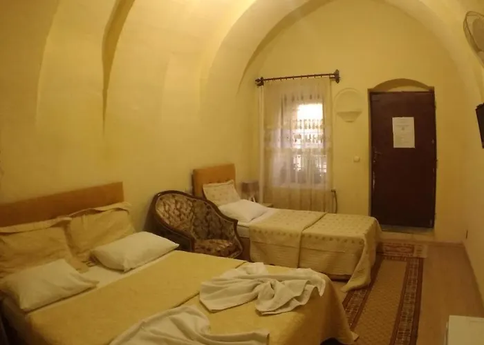 Falcon Cave Hotel 2*